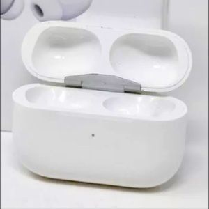AIRPOD PRO CHARGING CASE- airpod good condition!!!